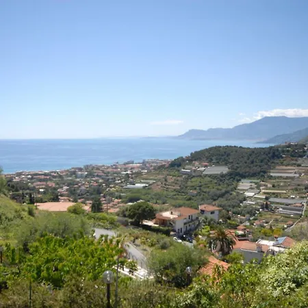 Sleeps 8 Pool Air Con Sasso di Bordighera
