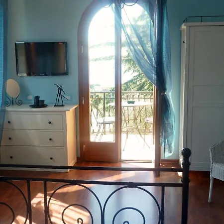 Sleeps 8 Pool Air Con
