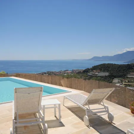 Sleeps 8 Pool Air Con *