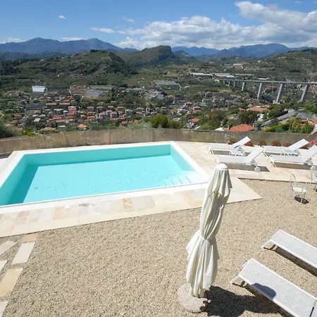 Sleeps 8 Pool Air Con * Sasso di Bordighera